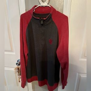 Size XL Indiana Hoosiers 1/2 Zip. Awesome Look and feel. Very quality product.